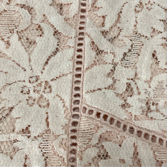 Torrid Size 1 Blush Short Sleeve Lace Top Cut Out Detailing NWT - Picture 7 of 9